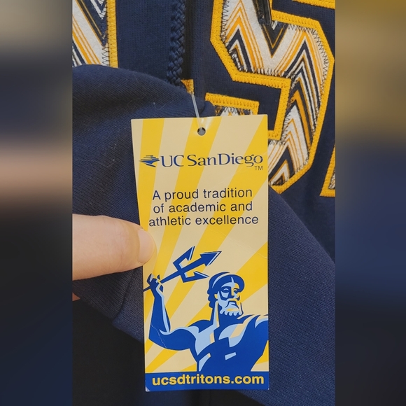NWT | UCSD University Of California San Diego Hoodie - Picture 4 of 7